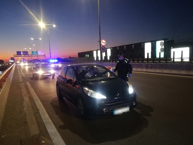 Полиција контролише возила на Газели, ево колико Београђани поштују полицијски час